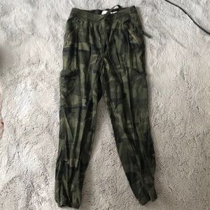 Hollister high rise camouflage jogger pants